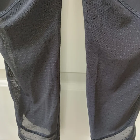 Lululemon Charcoal Grey Crop Leggings ~ Size 4 - Picture 7 of 14
